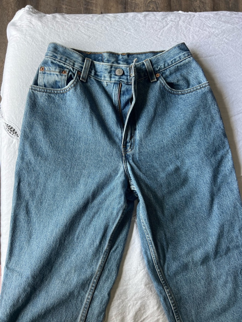 Vintage Levi's Blue Straight Leg Jeans with Tan Patch - Picture 3 of 4